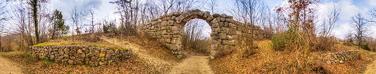 Arco di Trevi nel Lazio