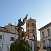 Foto: Fontana e Torre Campanaria - Piazza Tullio De Michele (Raiano) - 0